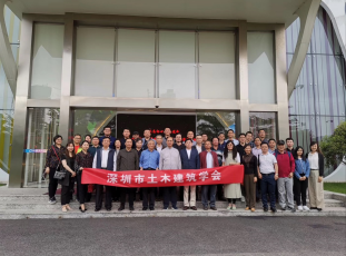 澳门资料1688组织所属的20个专业委员会的专家参观港珠澳大桥、横琴新区规划展览馆、珠海日月貝歌剧院。